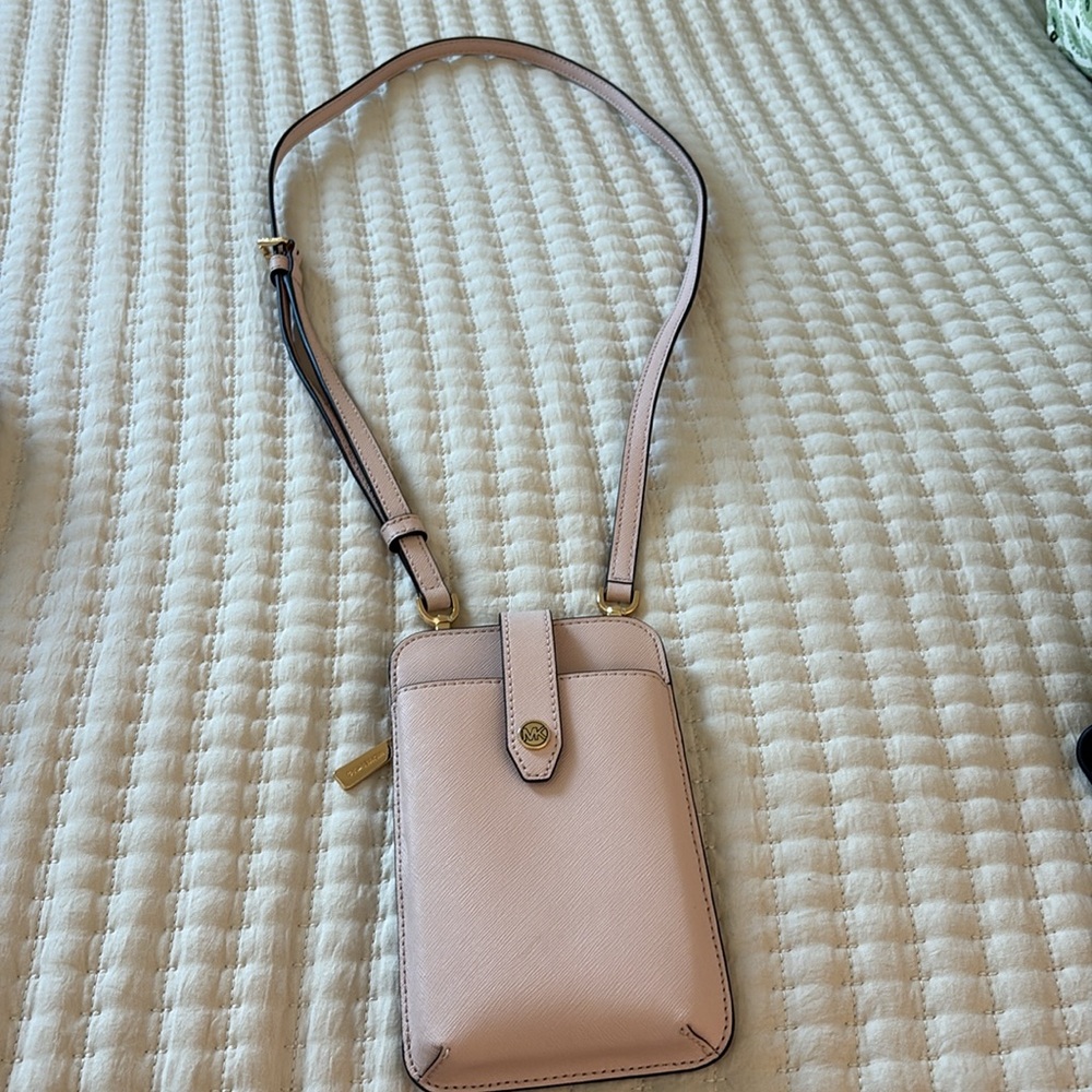 Michael Kors | NWOT Blush Pink Phone & Card Holder Crossbody